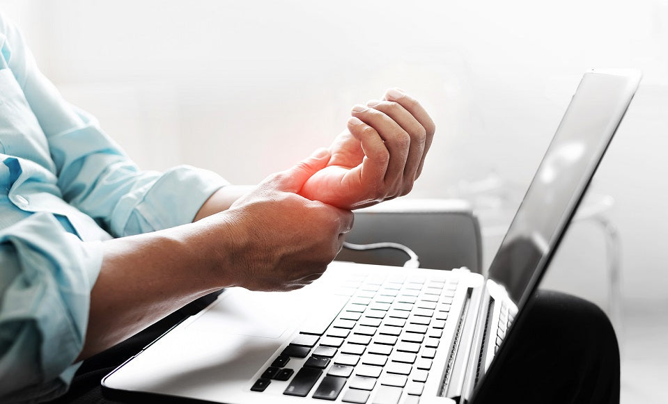 Handgelenkbeschwerden: Ursachen, Lösungen und Unterstützung durch BLACKROX