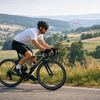 Rennradfahrer auf einer Landstrasse
